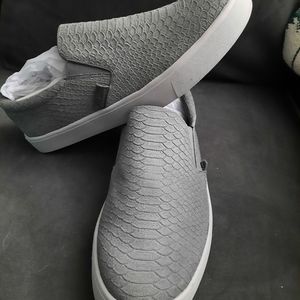 Revitalign Boardwalk Women's Supportive Comfort shoes in grey sude